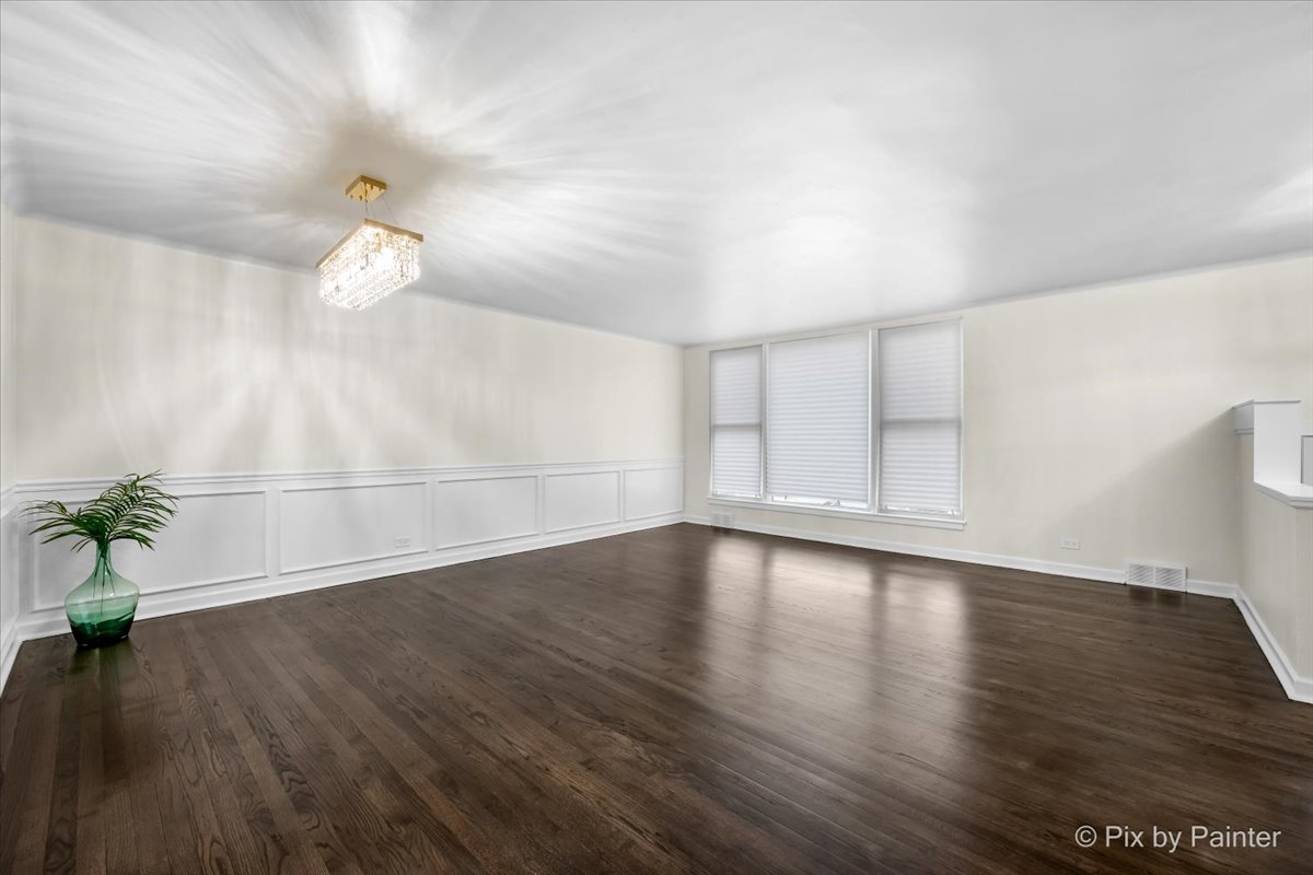 7042 N Washtenaw Avenue, Chicago, IL