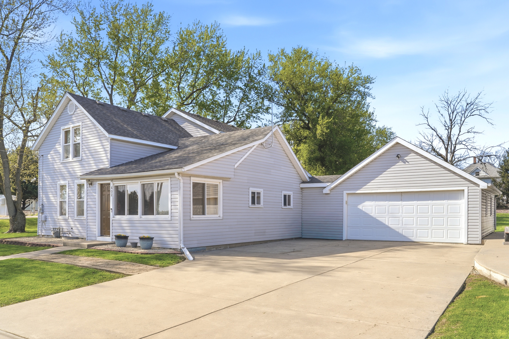 602 S Fourth Drive, Ashton, IL