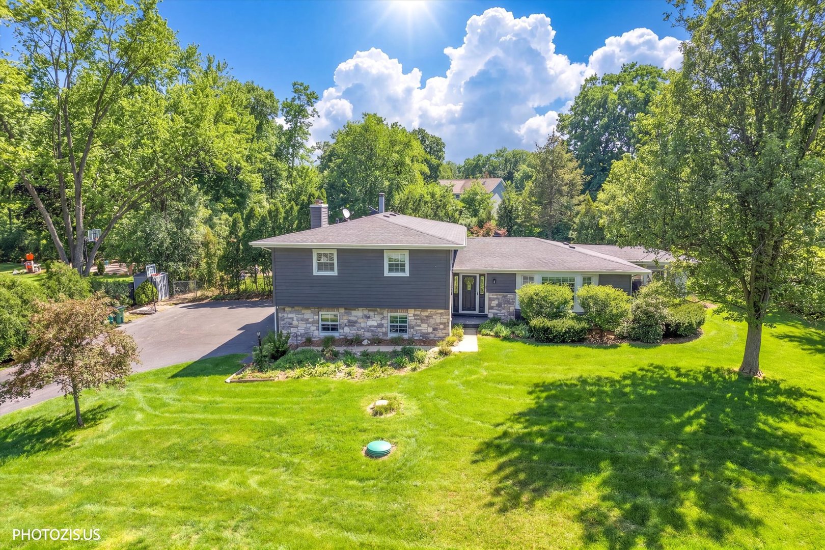 3270 Middlesax Drive, Long Grove, IL