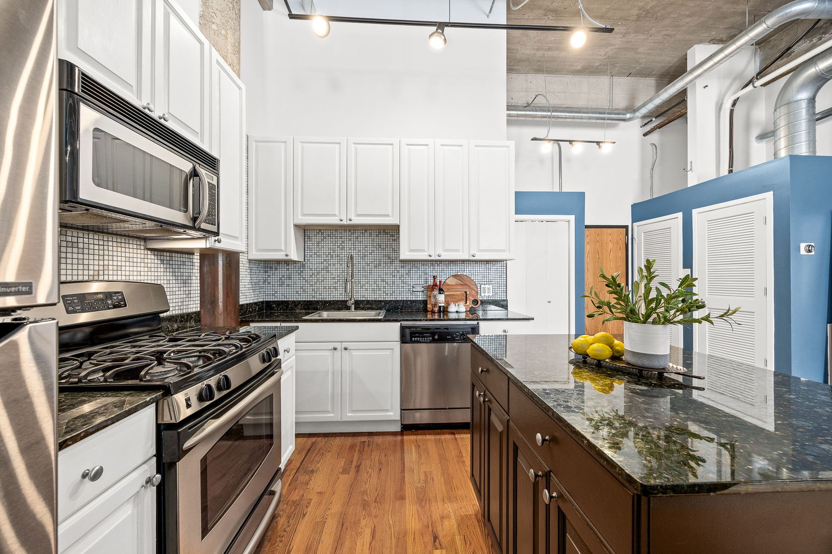 2000 S Michigan Avenue #210, Chicago, IL