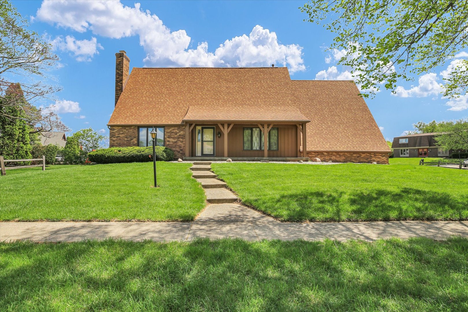 1 Lyndhurst Place, Champaign, IL