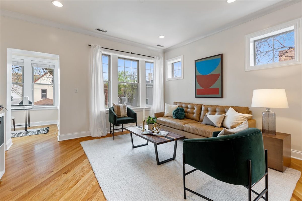 3121 W Belle Plaine Avenue #2W, Chicago, IL