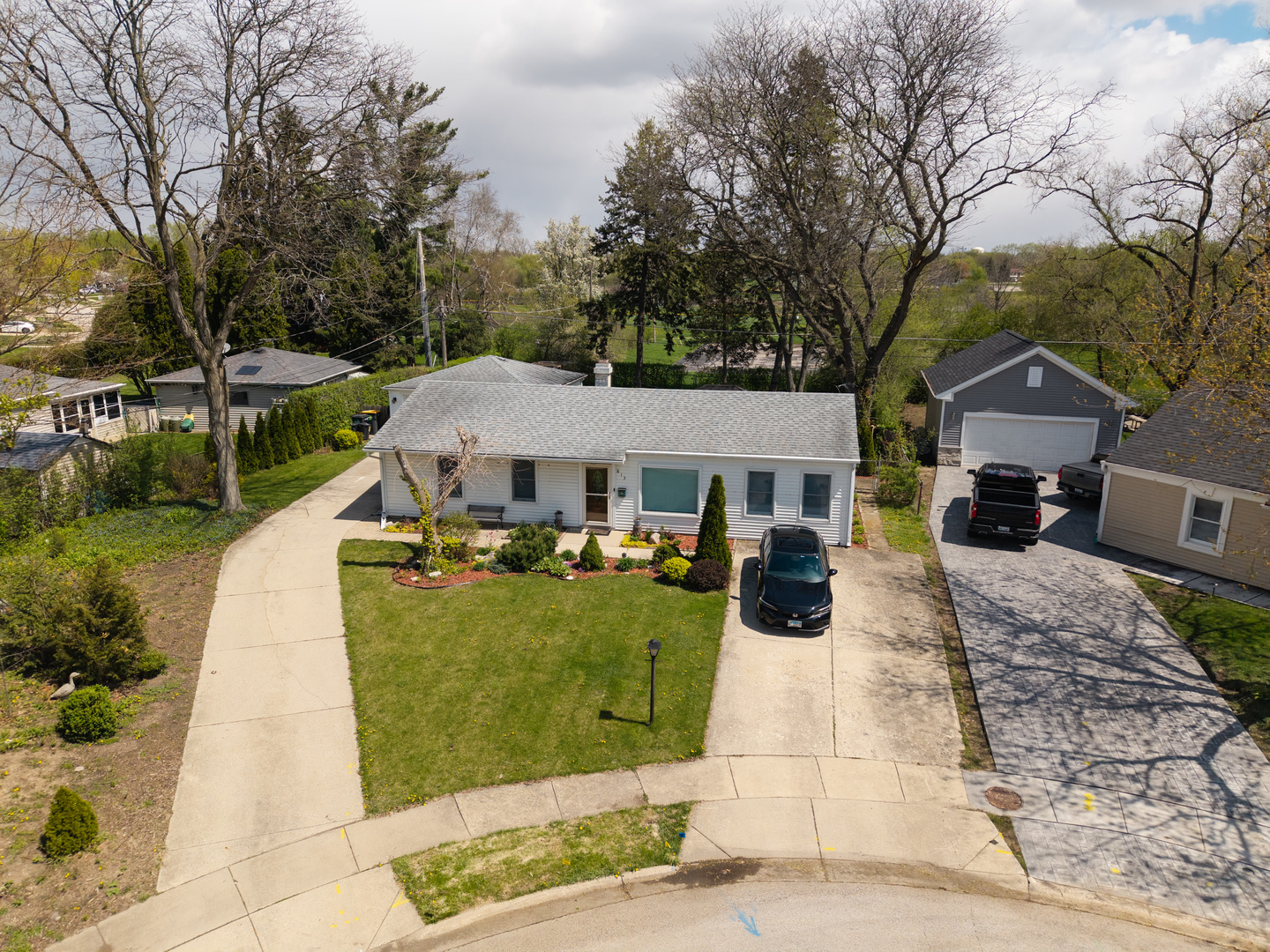 813 Parkside Court, Streamwood, IL