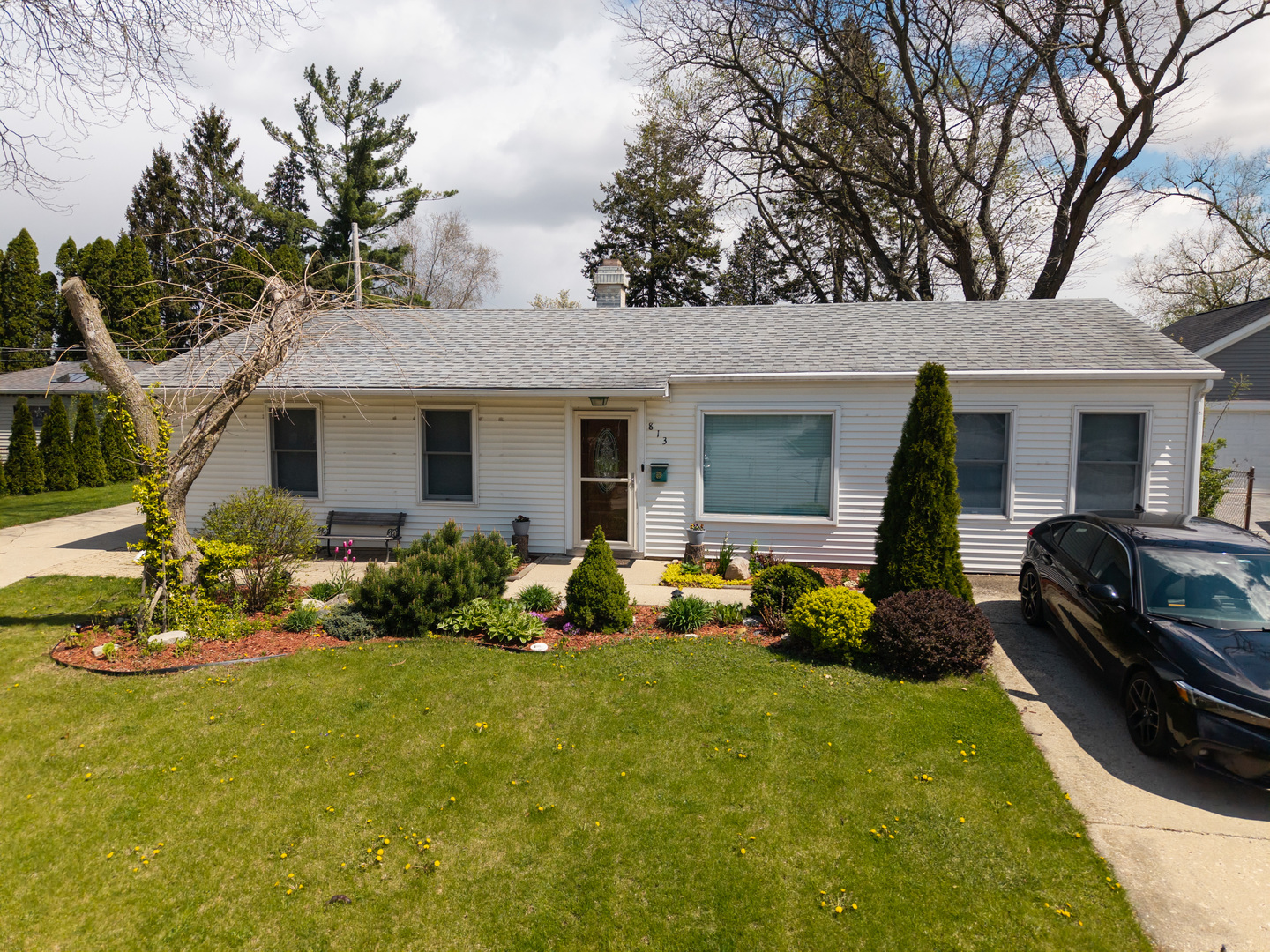 813 Parkside Court, Streamwood, IL