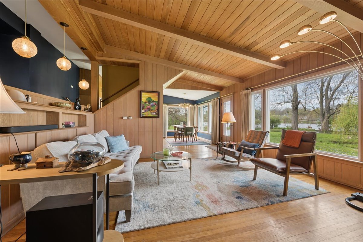 34 S River Street, South Elgin, IL