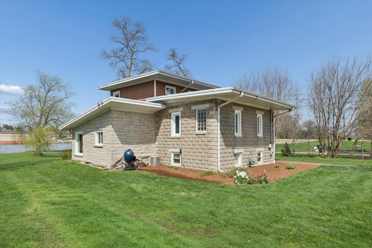 34 S River Street, South Elgin, IL