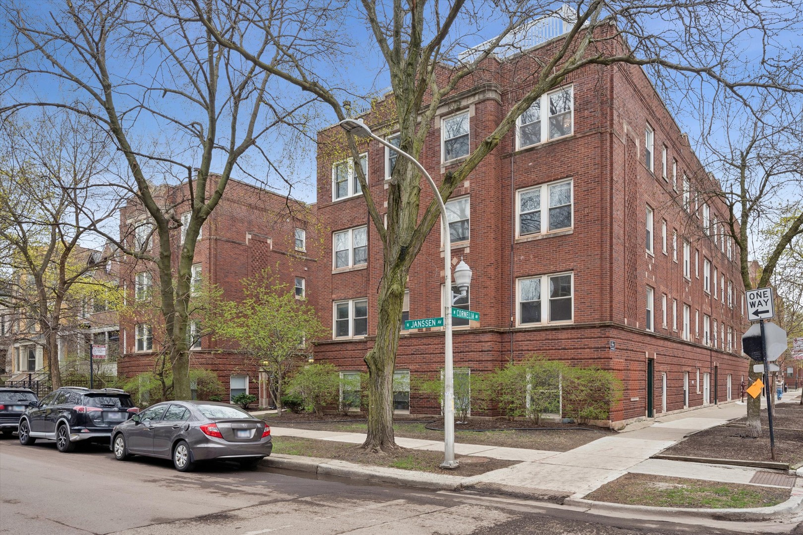 3456 N JANSSEN Avenue #G1, Chicago, IL