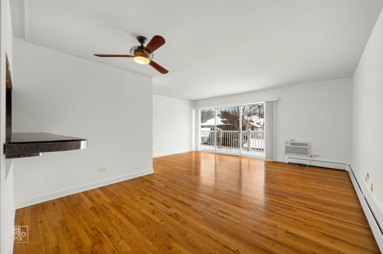 81 S 6th Avenue #202, La Grange, IL