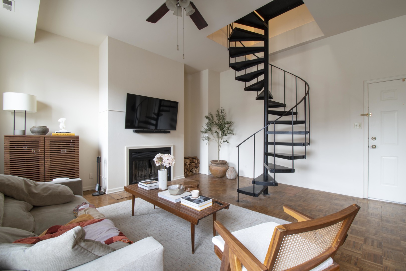 3751 N Halsted Street #201, Chicago, IL