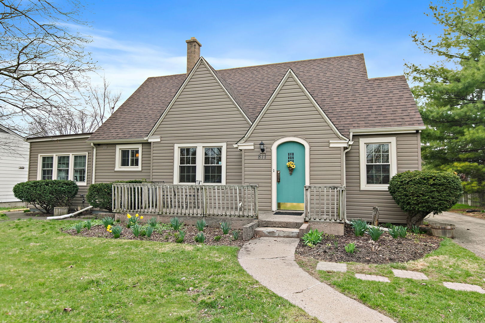 811 Ellwood Avenue, DeKalb, IL