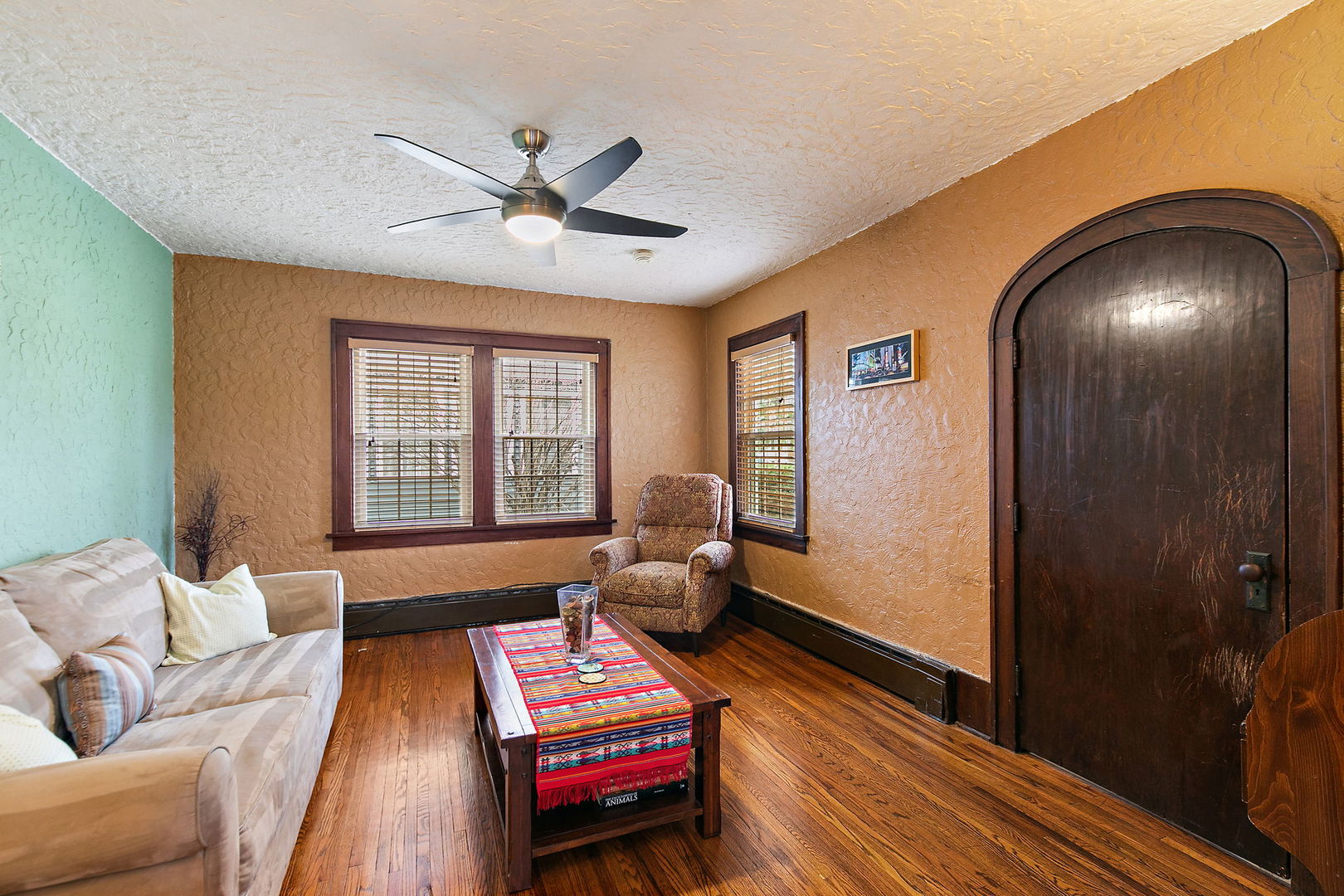 811 Ellwood Avenue, DeKalb, IL