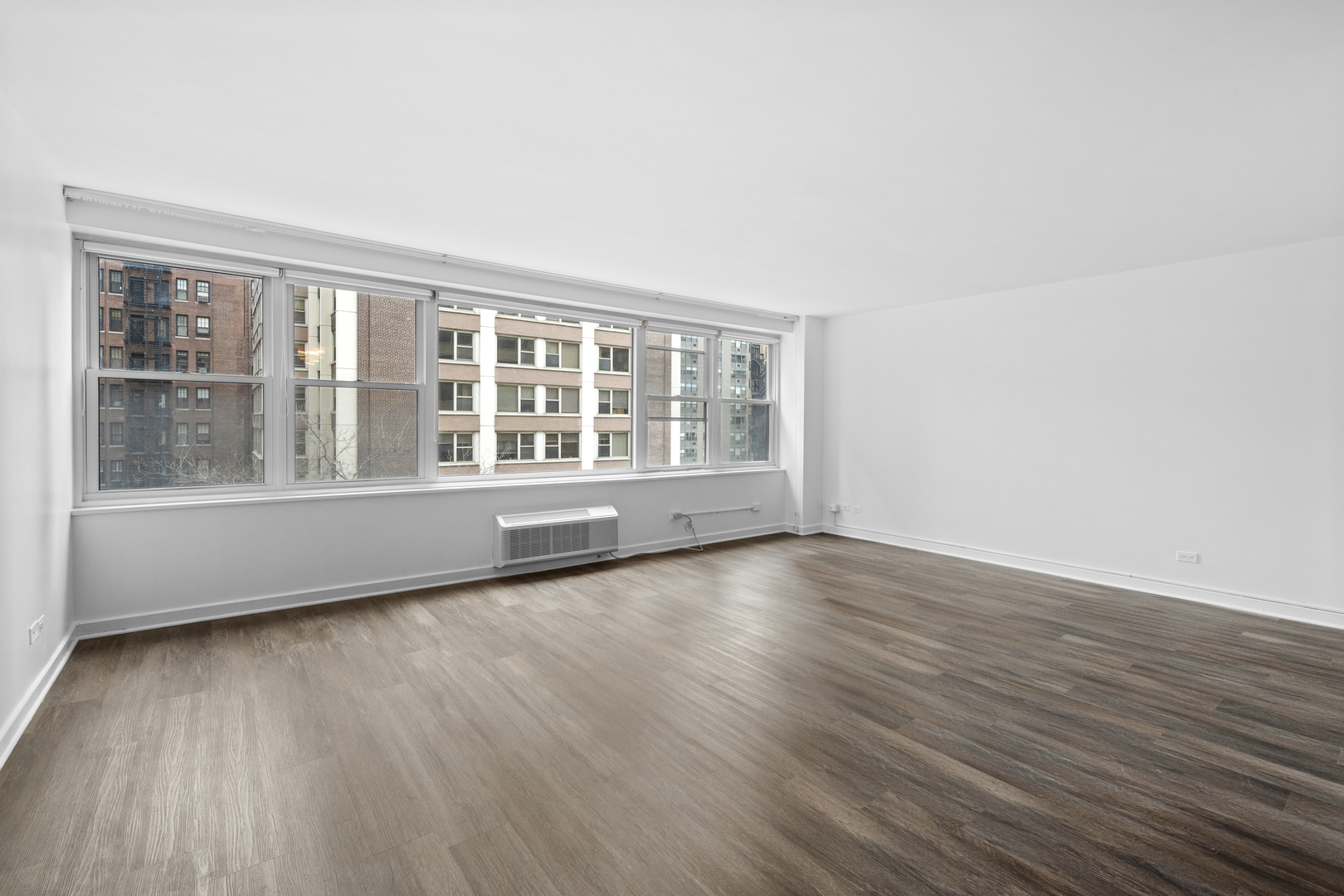 850 N DeWitt Place #7E, Chicago, IL