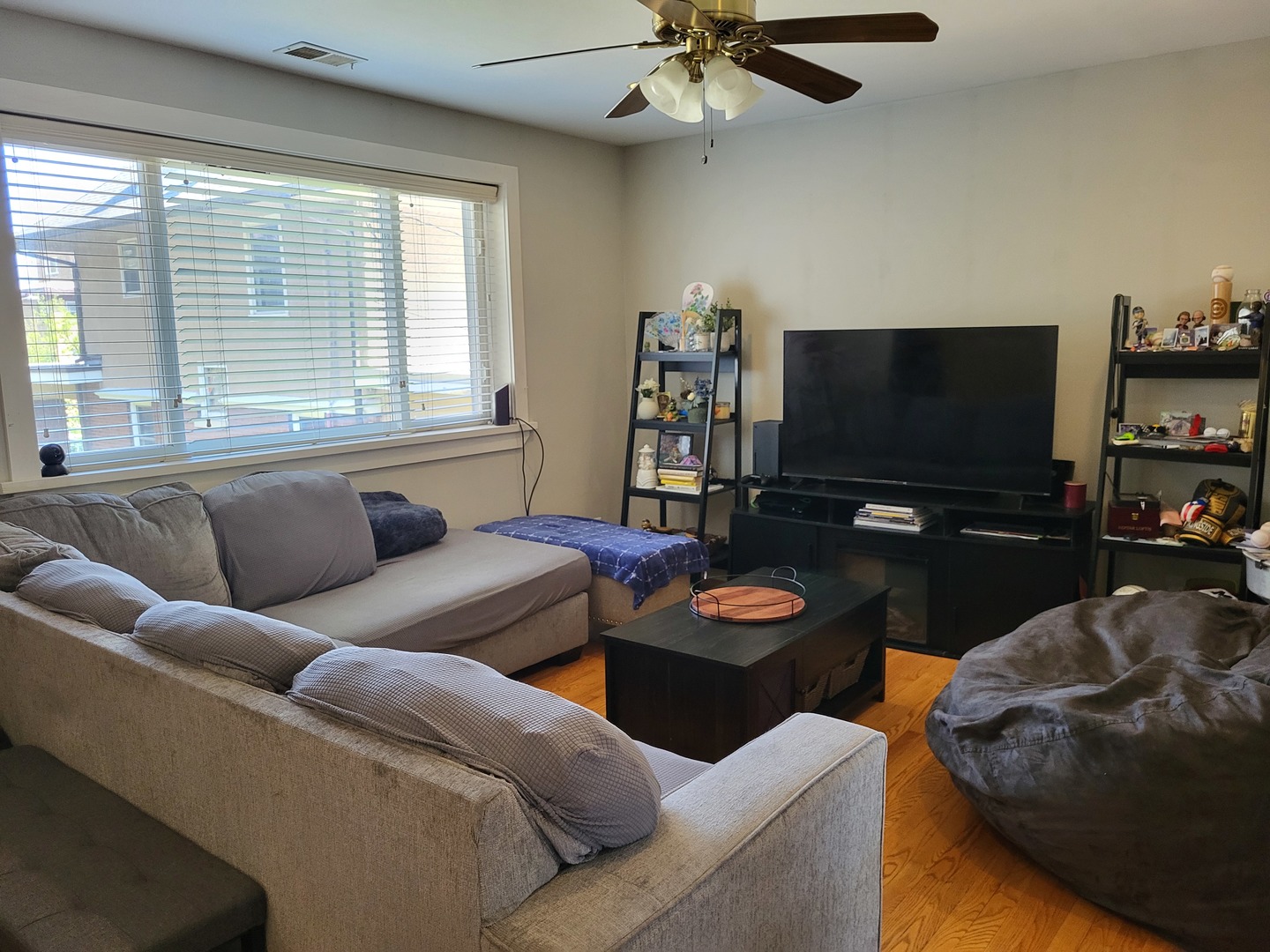 1427 W Jarvis Avenue #2A, Chicago, IL