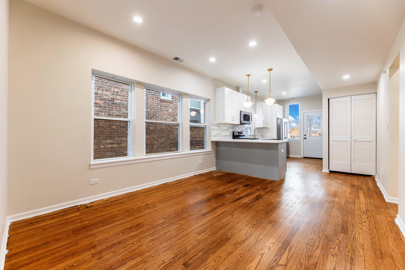 18 S Austin Boulevard #1, Oak Park, IL