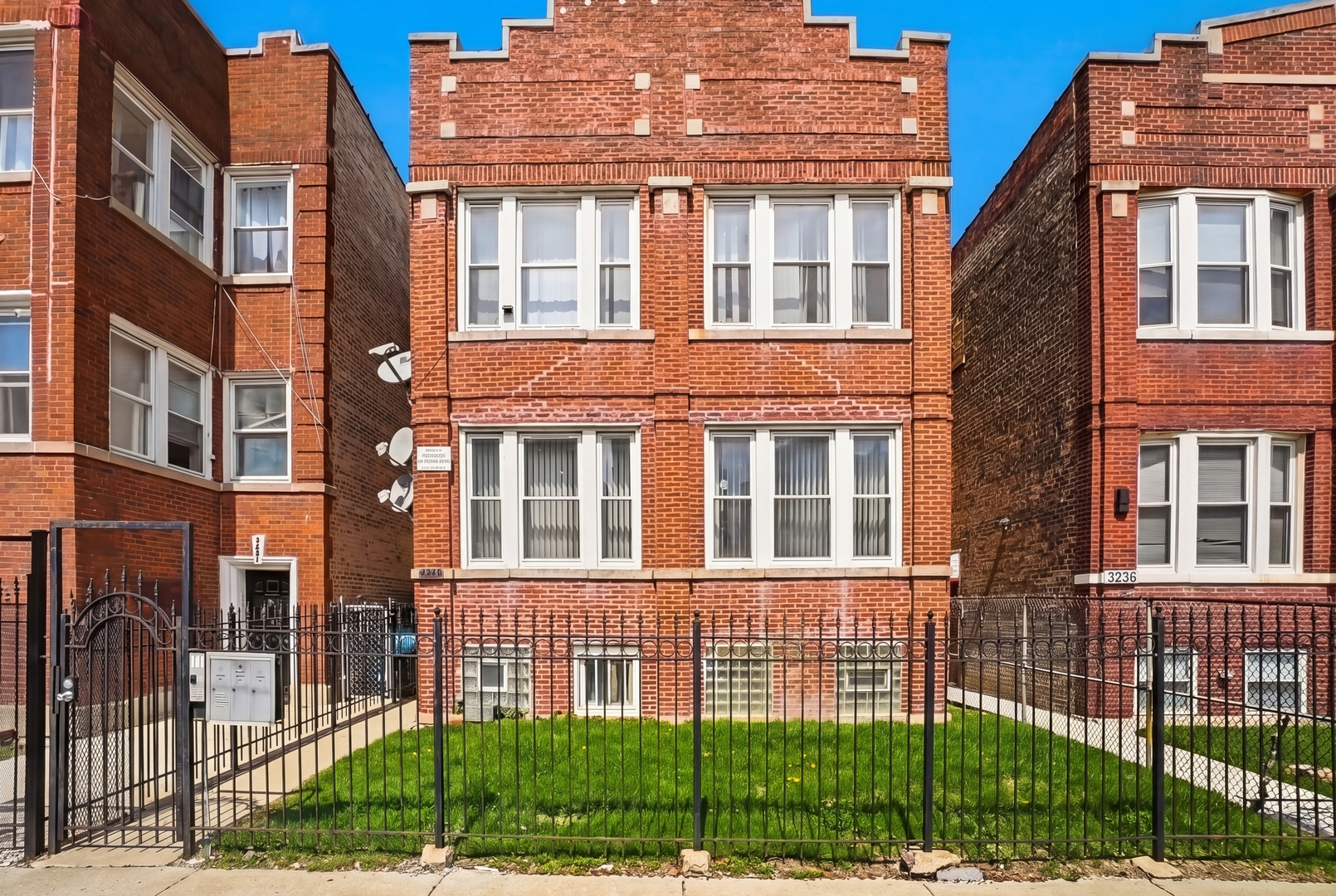 3240 W Cortez Street, Chicago, IL