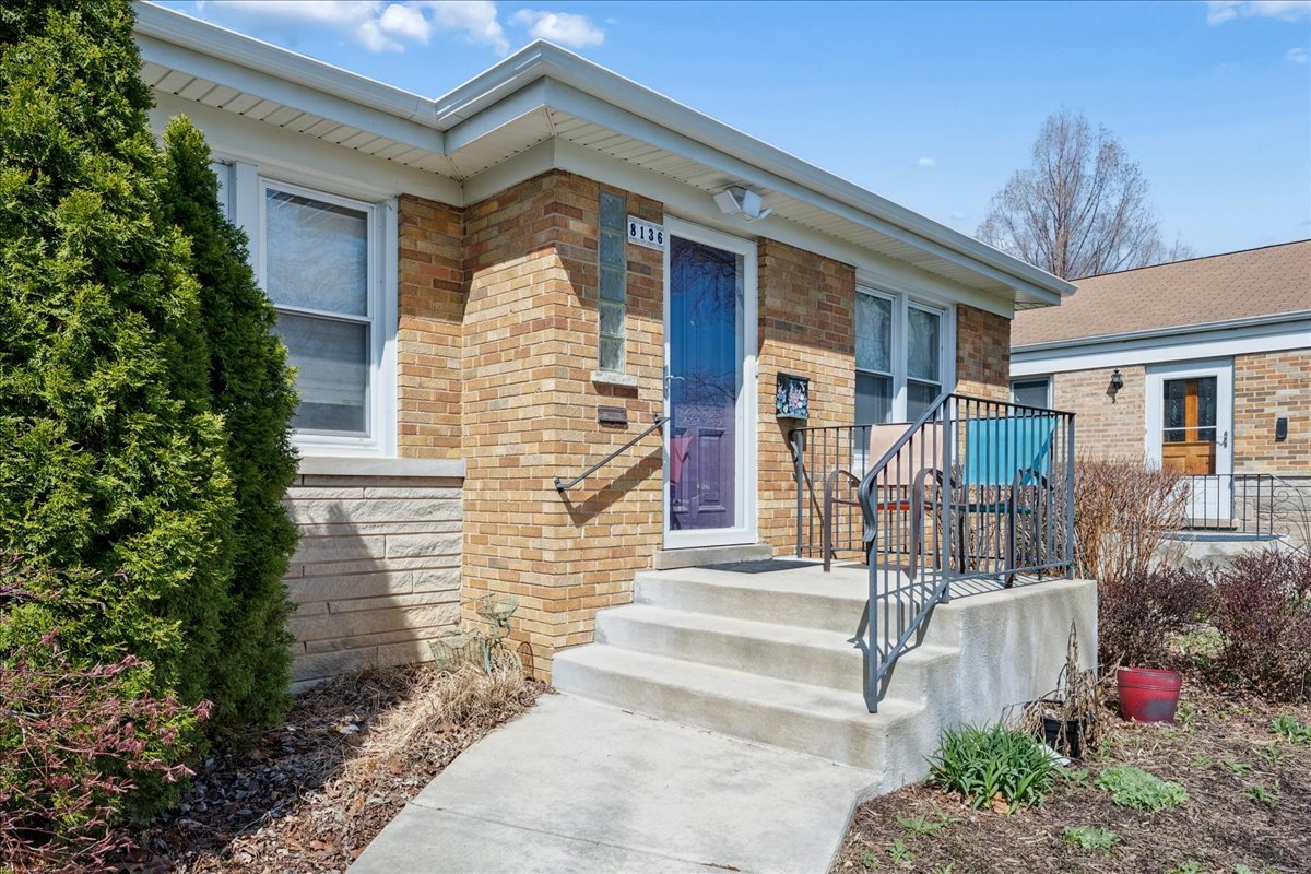 8136 Kenton Avenue, Skokie, IL