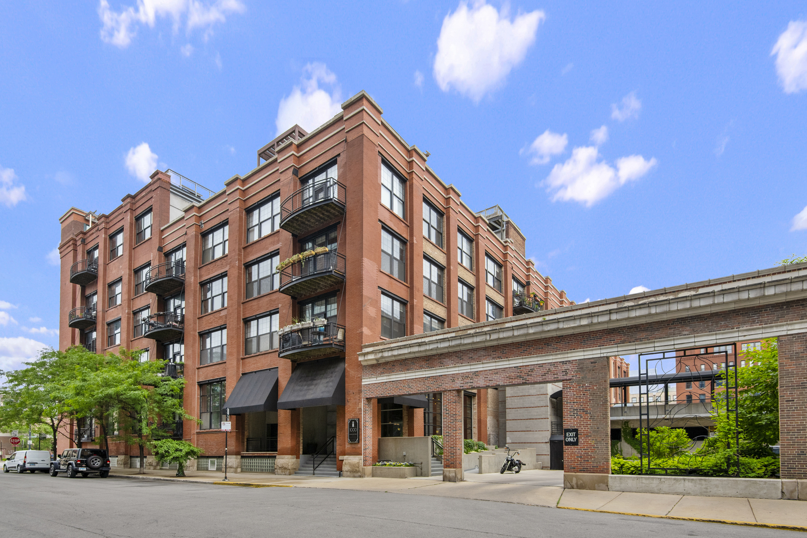 1000 W Washington Boulevard #432, Chicago, IL