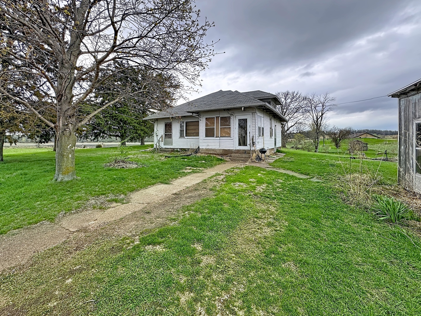 12694 Meredosia Road, Albany, IL