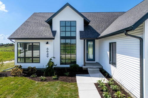 6 Viola Drive, Le Claire, IA