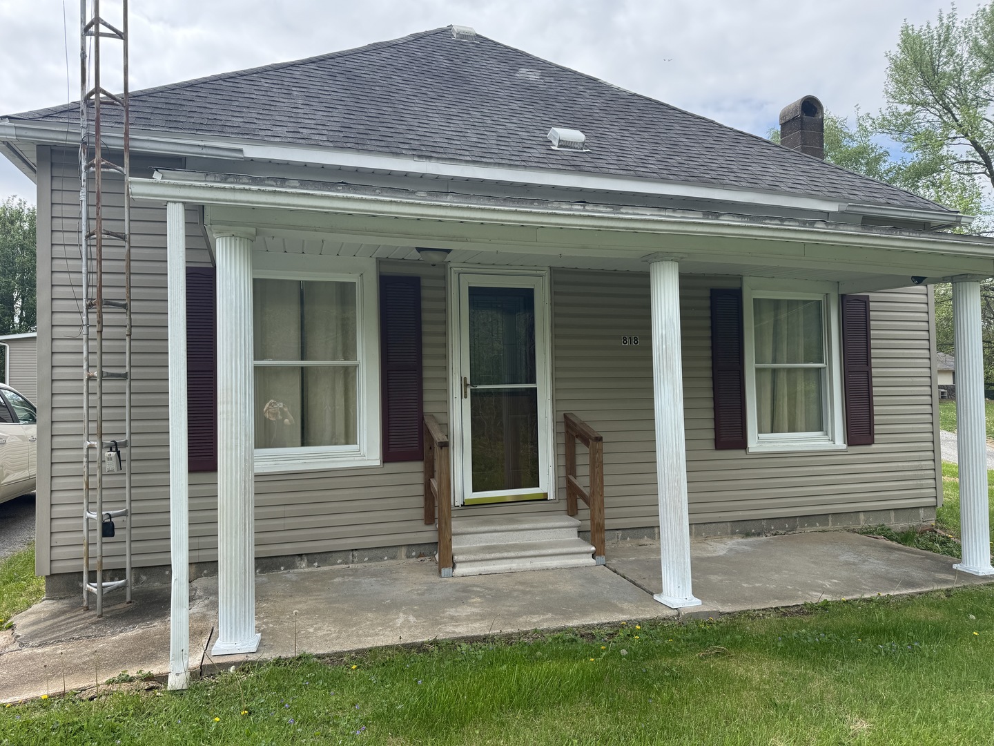 818 E Belleville Avenue, Christopher, IL