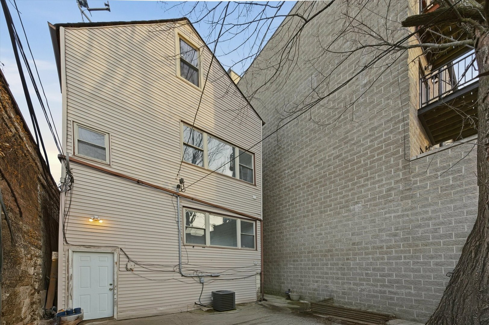 4140 N Western Avenue, Chicago, IL