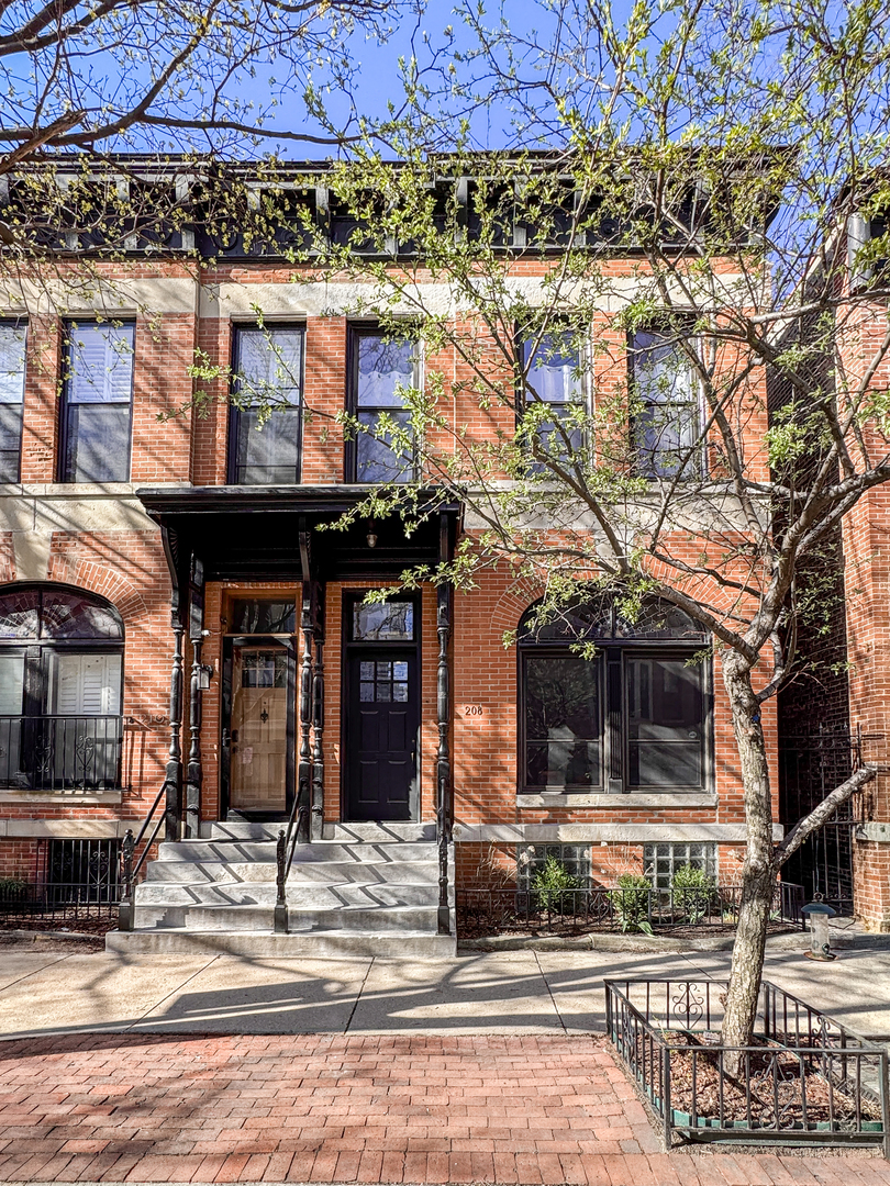 208 W St Paul Avenue, Chicago, IL