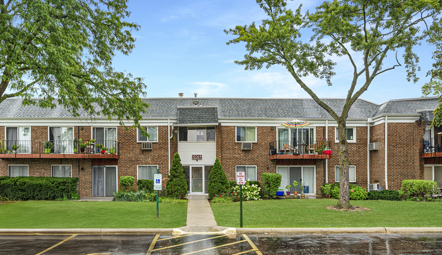 10369 Dearlove Road #2A, Glenview, IL