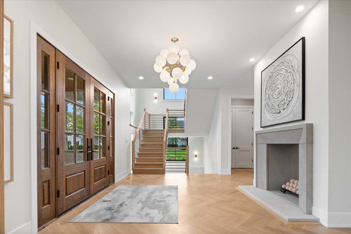 104 S Monroe Street, Hinsdale, IL