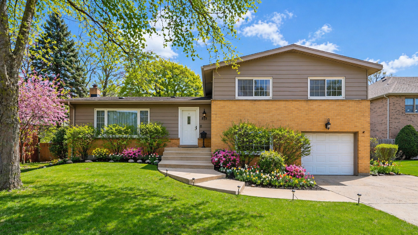 813 Castlewood Lane, Deerfield, IL