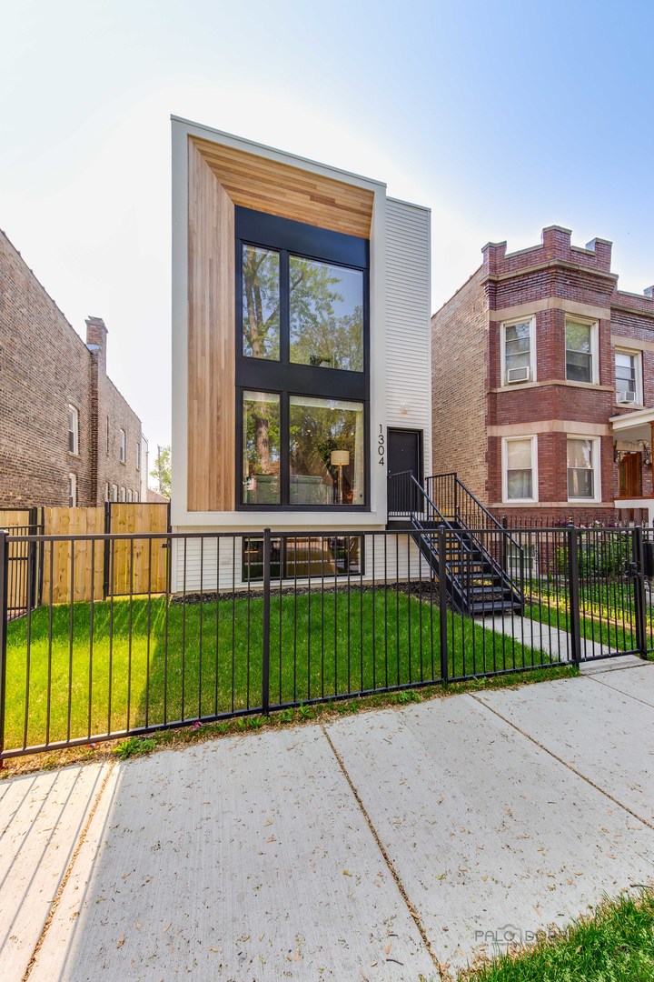 1304 N Lawndale Avenue, Chicago, IL