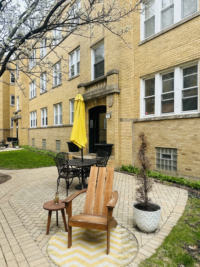 1334 W Estes Avenue #3S, Chicago, IL
