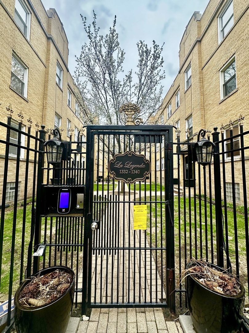 1334 W Estes Avenue #3S, Chicago, IL