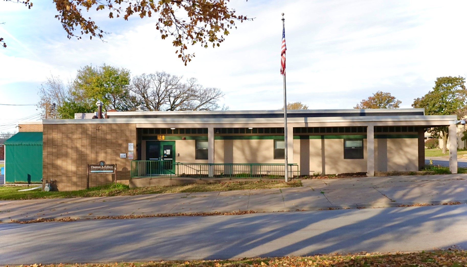 438 16th Street, Bettendorf, IA