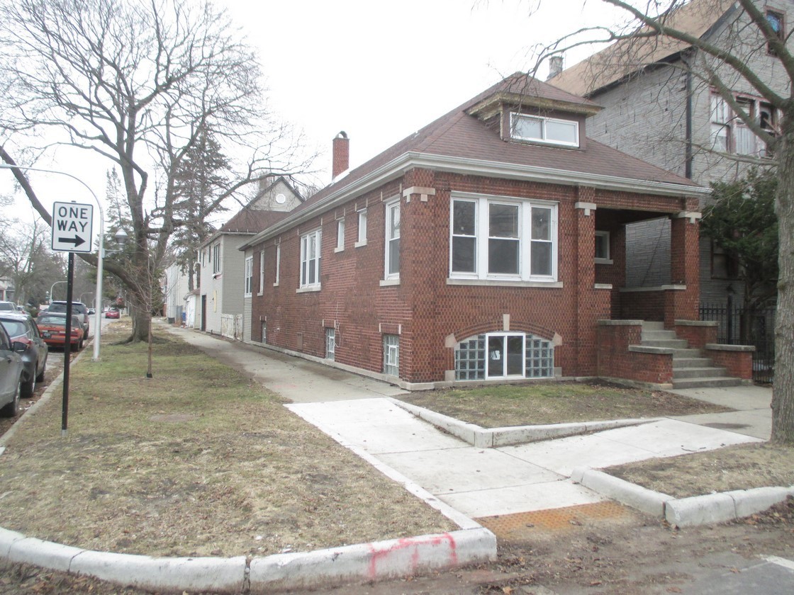 3025 E 80th Place, Chicago, IL