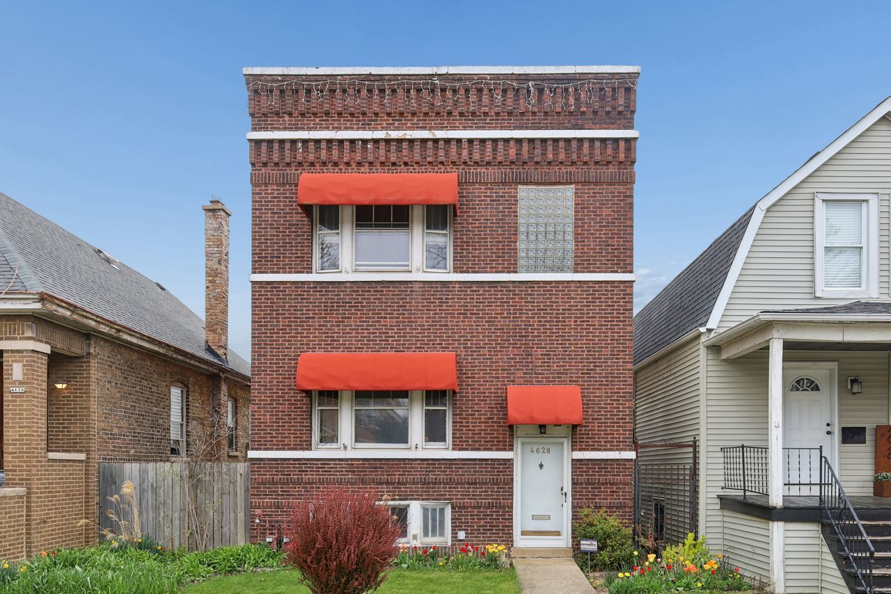 4628 W Waveland Avenue, Chicago, IL