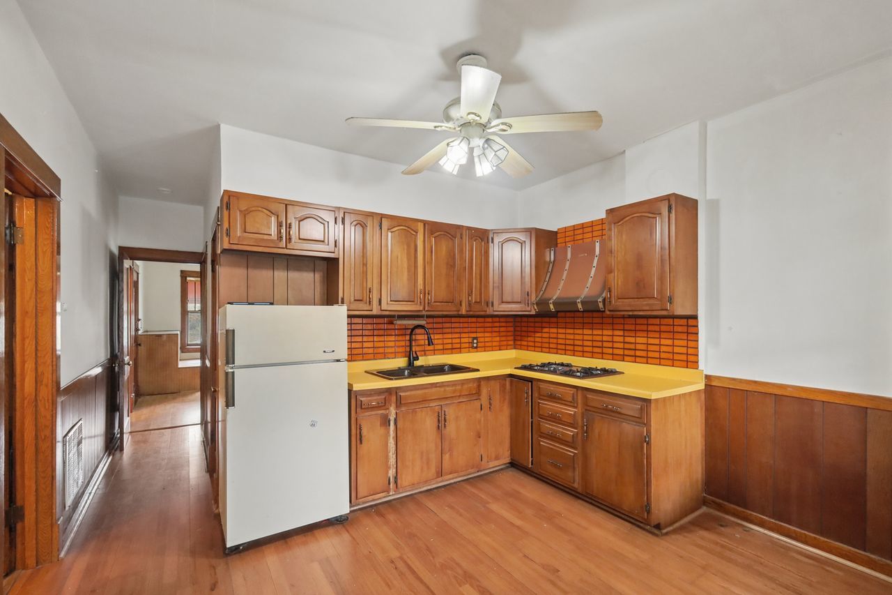 4628 W Waveland Avenue, Chicago, IL