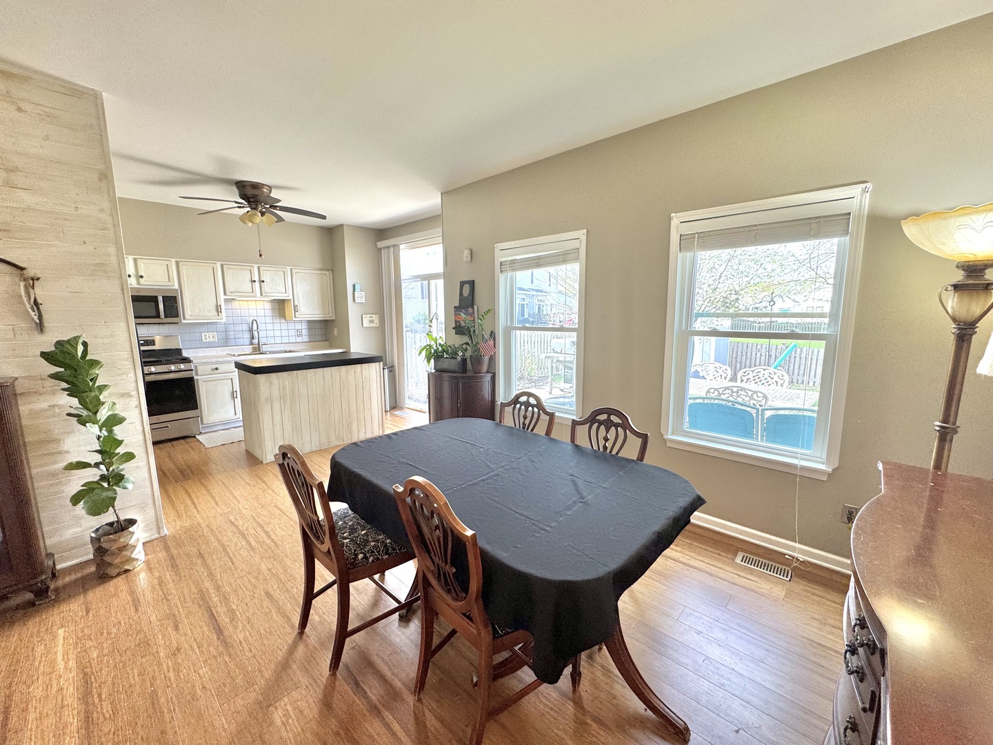 704 S Shannon Drive, Romeoville, IL