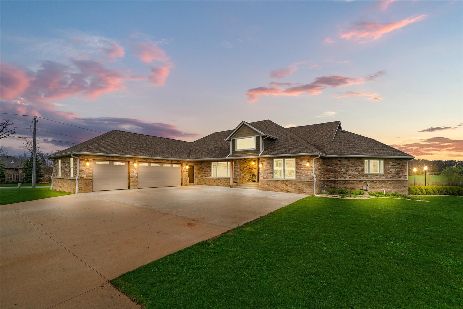 10016 E Hickory Ridge Drive, Rochelle, IL