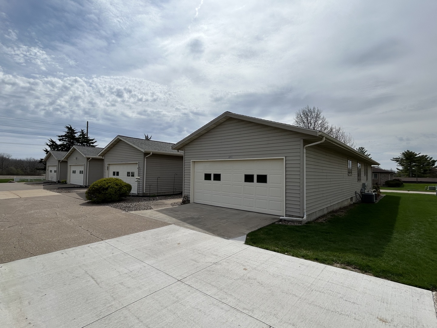 1233 47th Ave Court #16, East Moline, IL