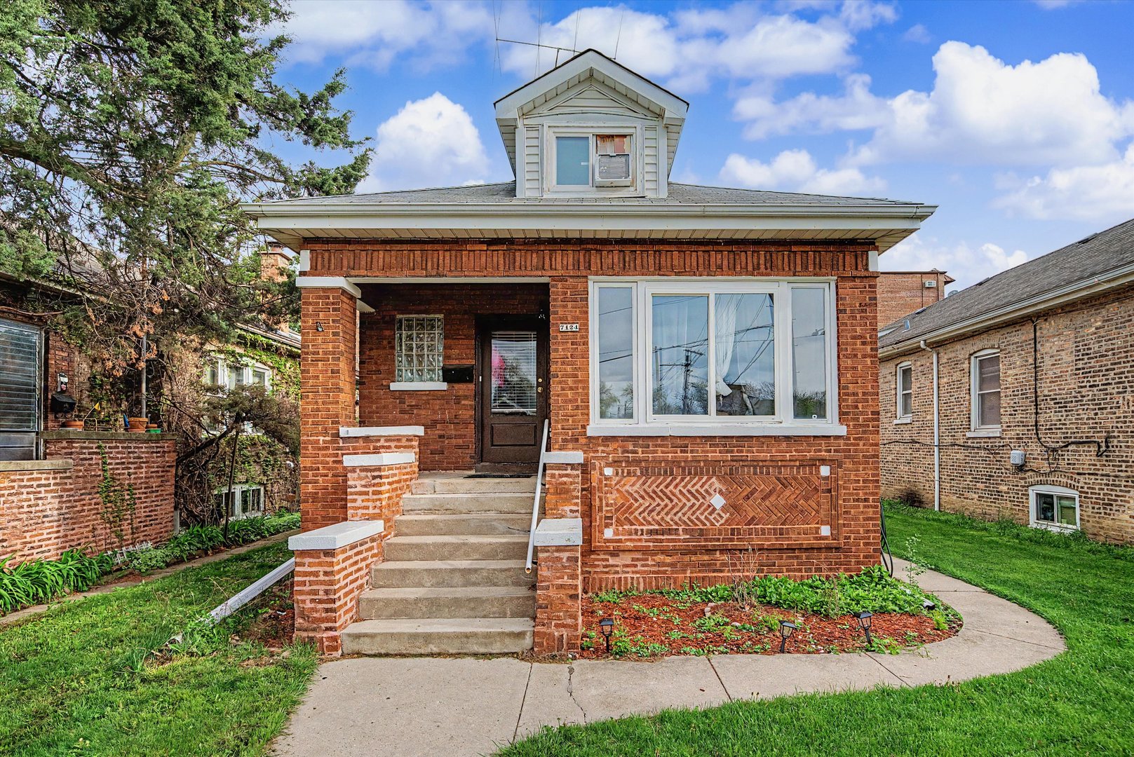 7124 W Belden Avenue, Chicago, IL