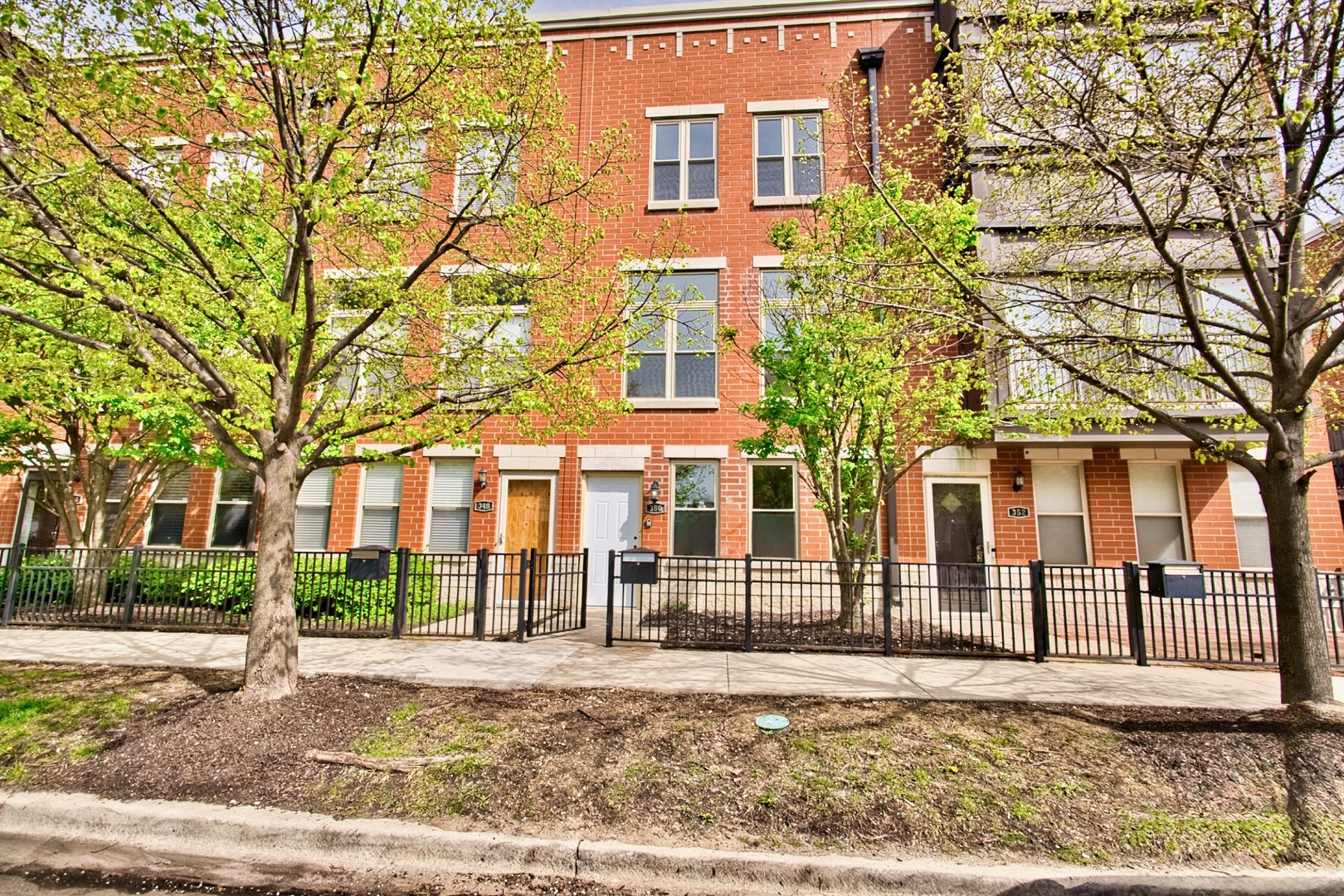 350 E Eastgate Place, Chicago, IL