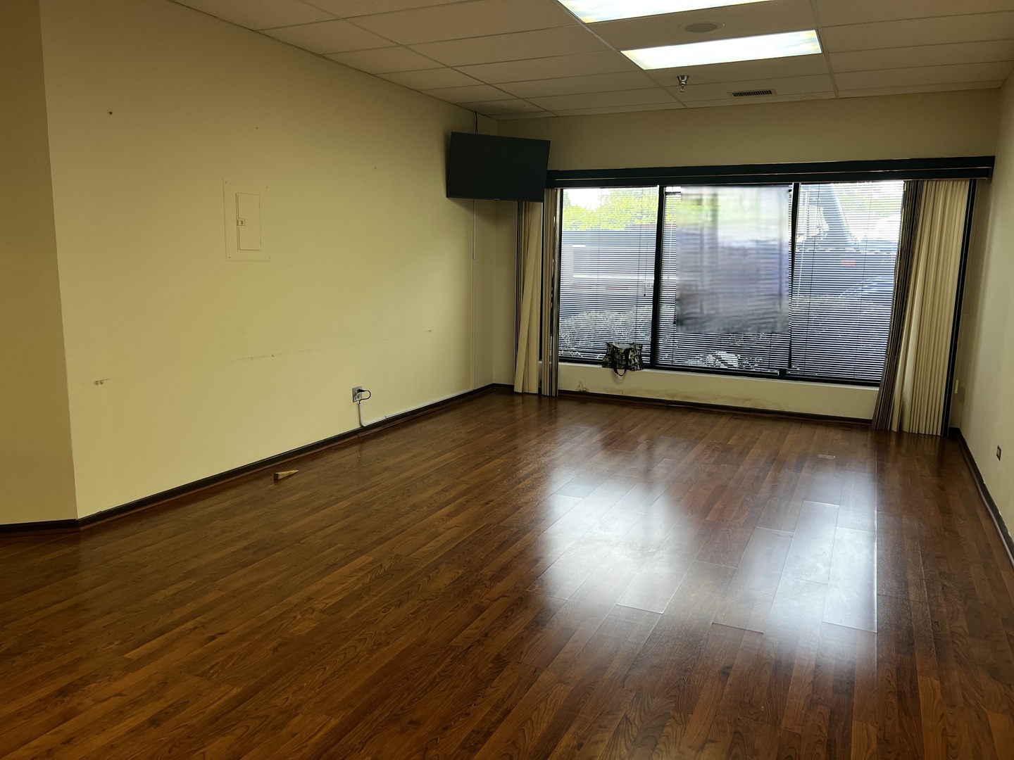 9944 S ROBERTS Road #107, Palos Hills, IL