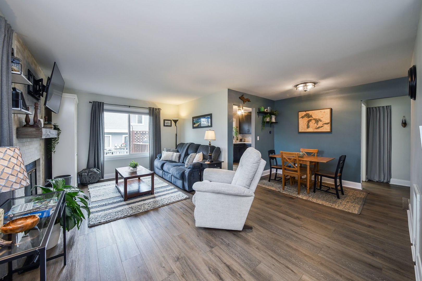 2458 Brunswick Circle #B, Woodridge, IL