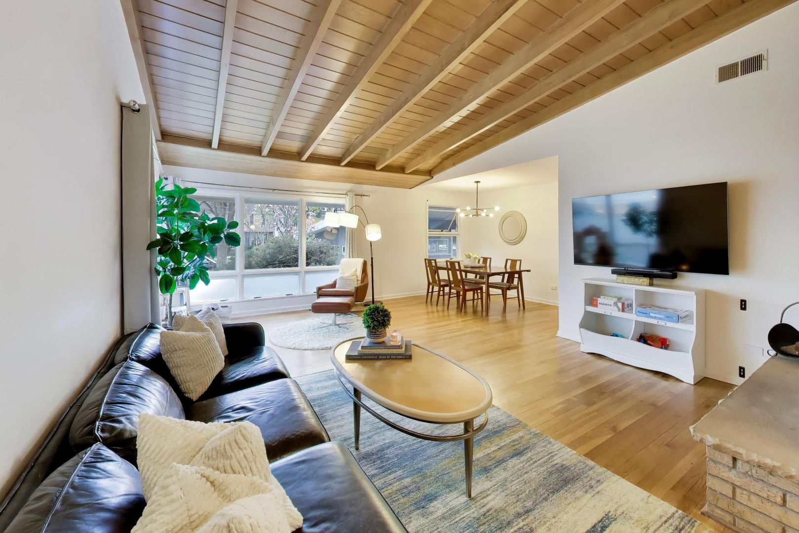 2038 Highland Avenue, Wilmette, IL