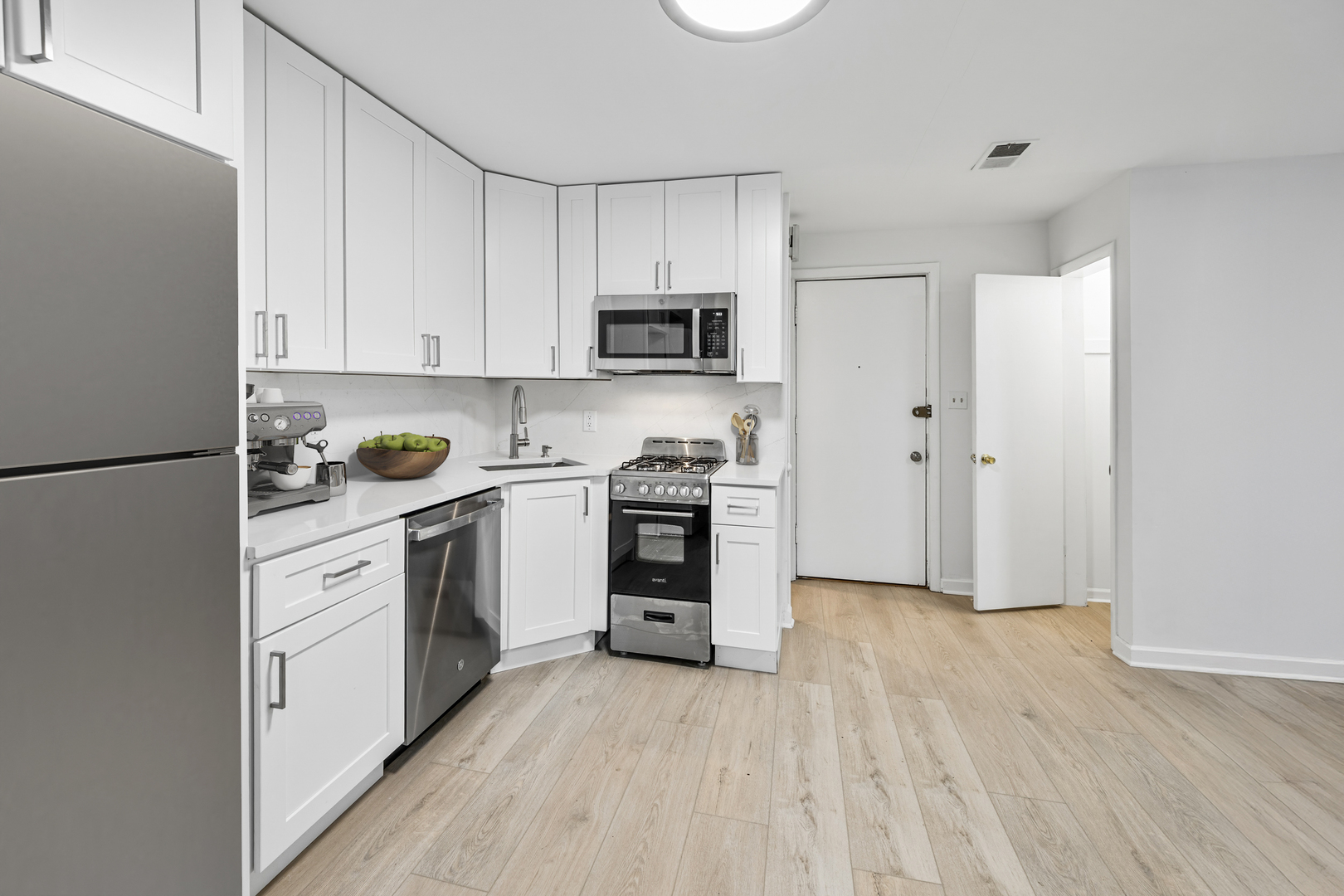 3037 N southport Avenue #2R, Chicago, IL