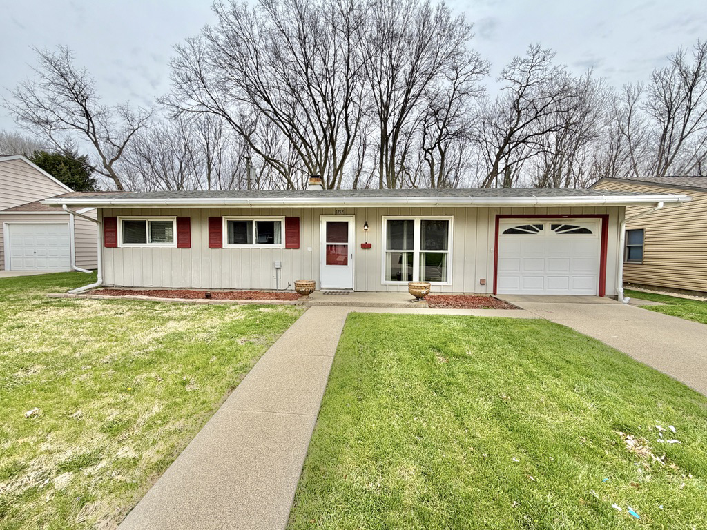 1212 Ogletree Place, Dixon, IL