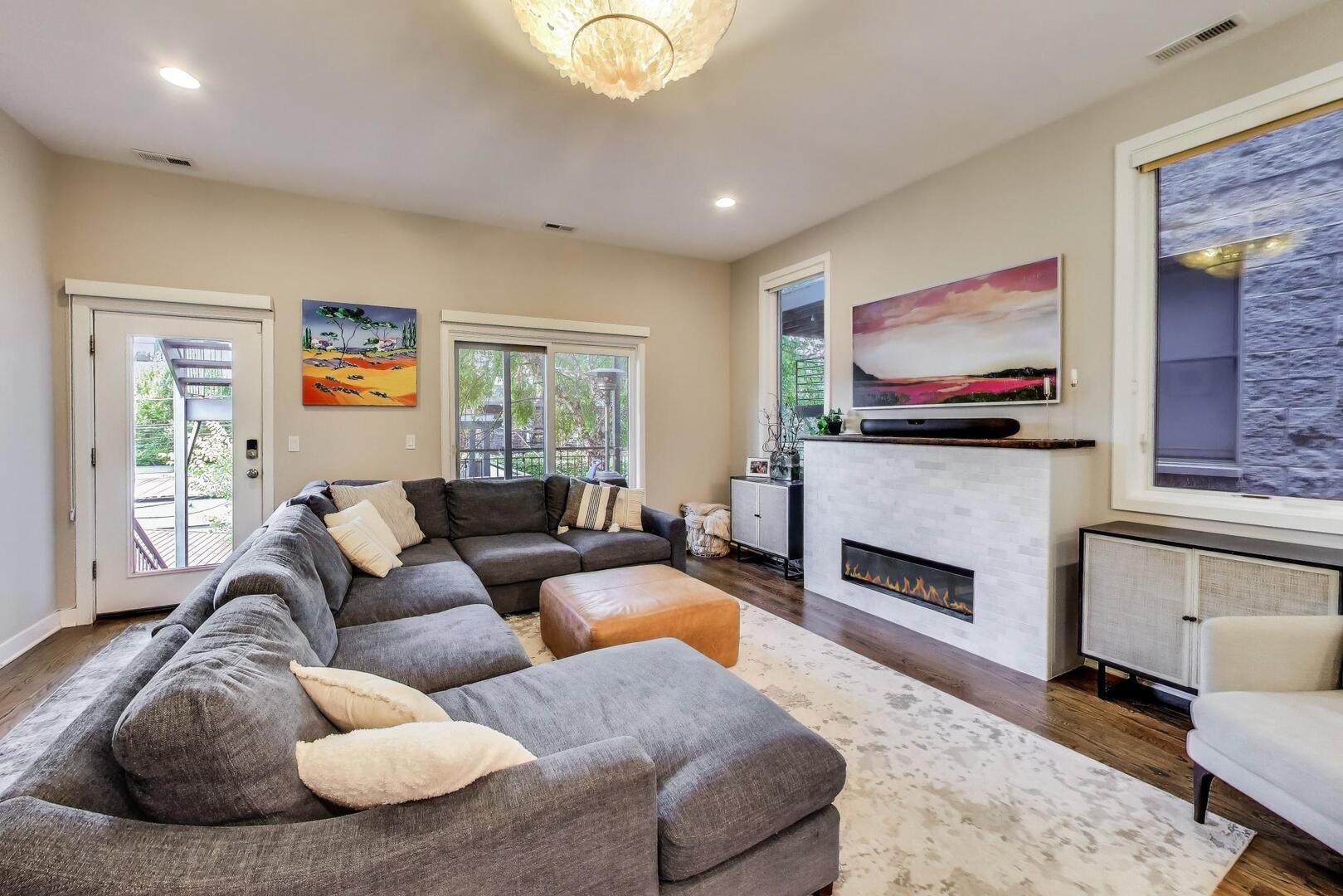 926 N Honore Street #2, Chicago, IL