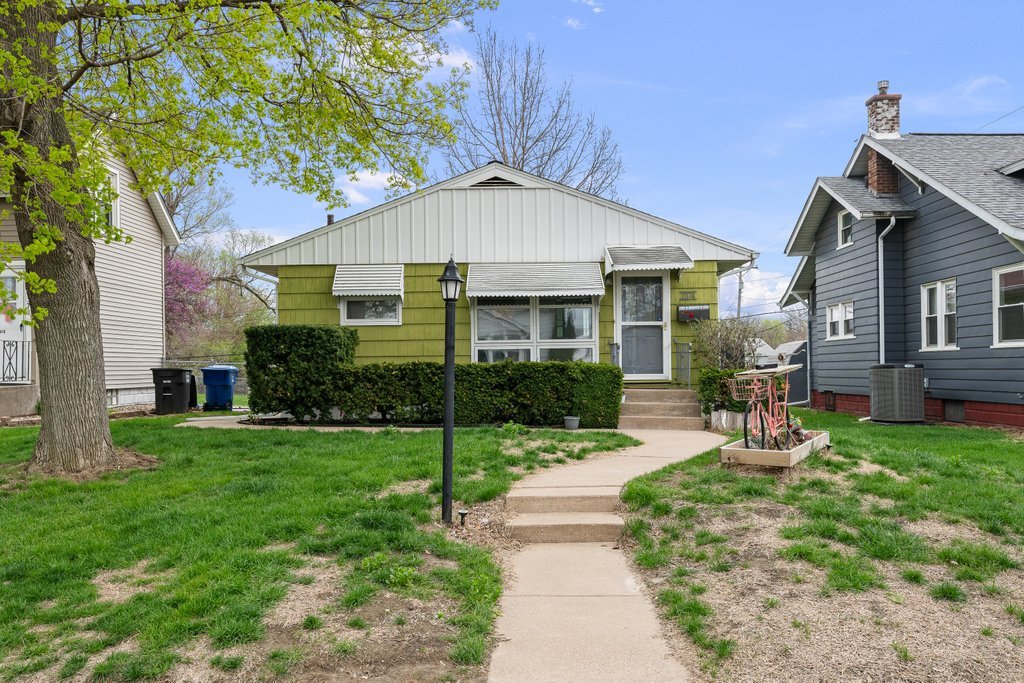 2374 33 Street, Moline, IL