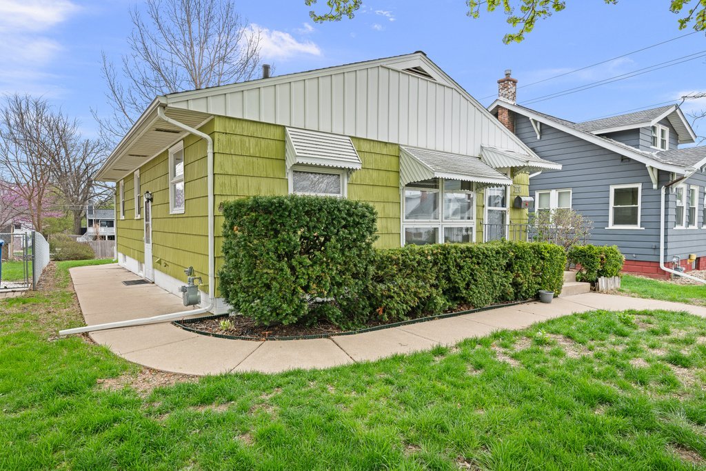 2374 33 Street, Moline, IL