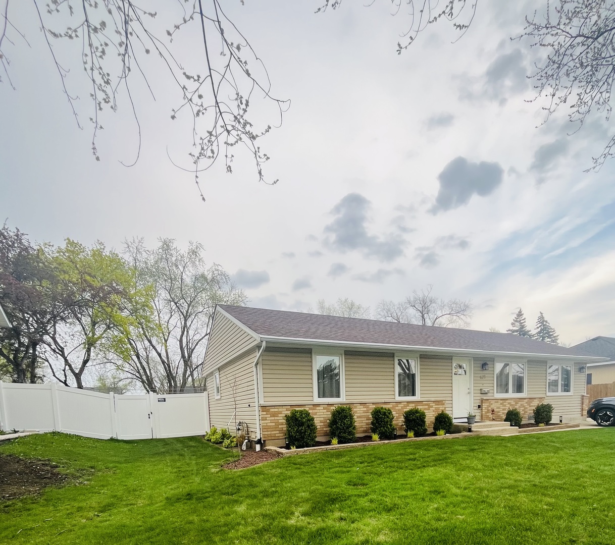 621 Hayward Avenue, Streamwood, IL